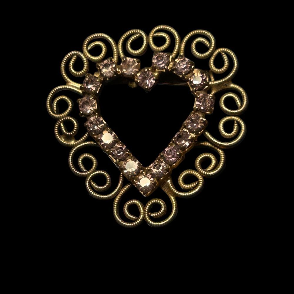 Vintage Heart Brooch‎ Pin Gold Tone Rhinestone Swirl Design Victorian Style